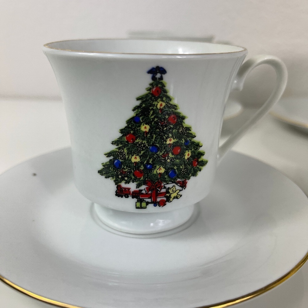 Vintage Sea Gull Fine‎ ChineaChristmas  holiday tea cups &  saucers